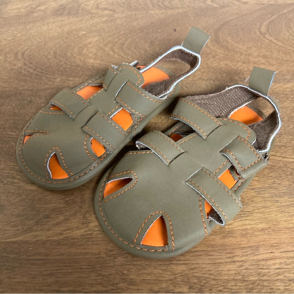 5/$15 Luvable Friends Lightweight Brown & Orange Sandals 6-12M (Bundle Only)